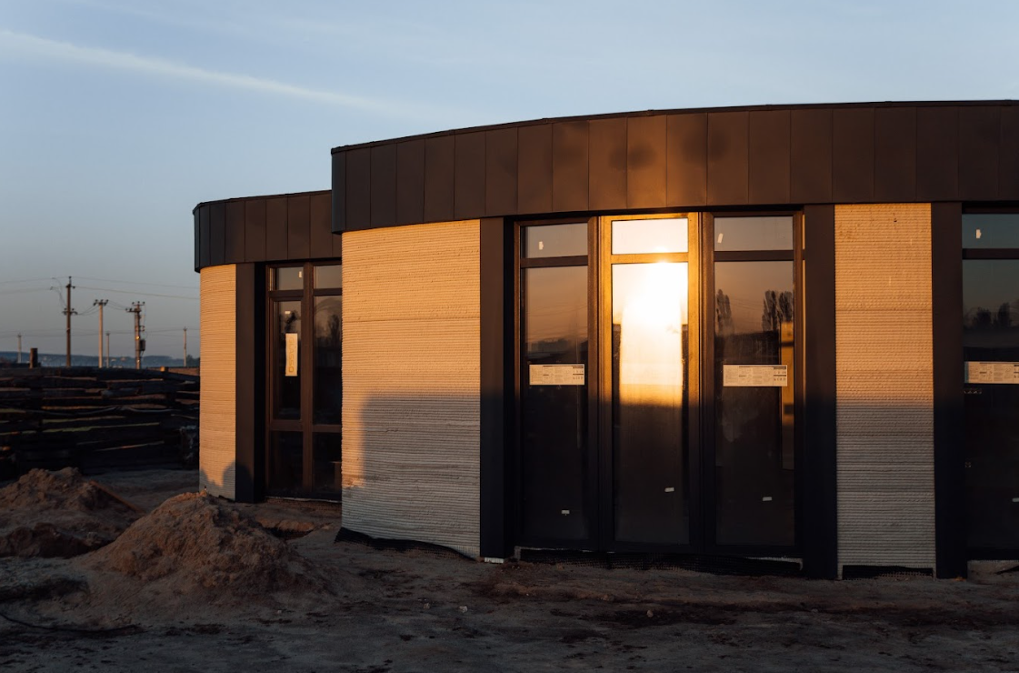 Первый в Украине. Семье погибшего воина подарили дом, напечатанный на 3D-принтере